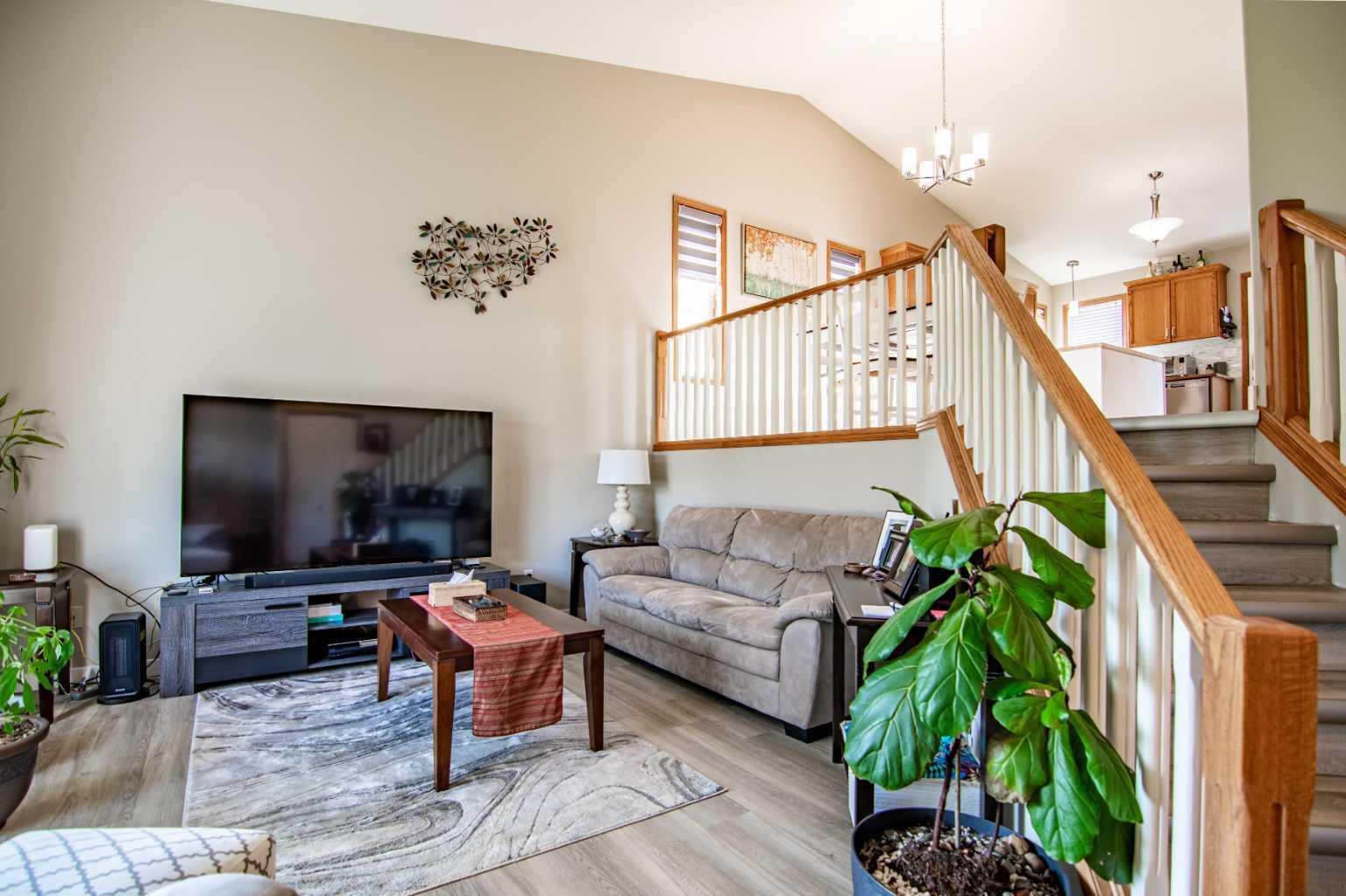 Property Photo:  12 Lockwood Avenue  AB T4R 2R4 