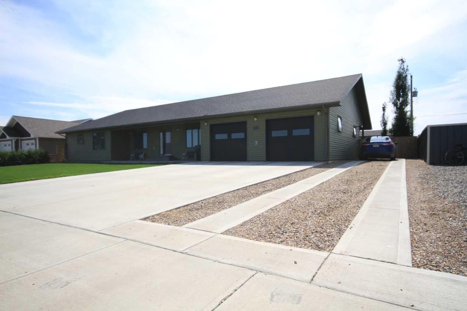 Property Photo: 212 3 Street N AB T0K 0Z0