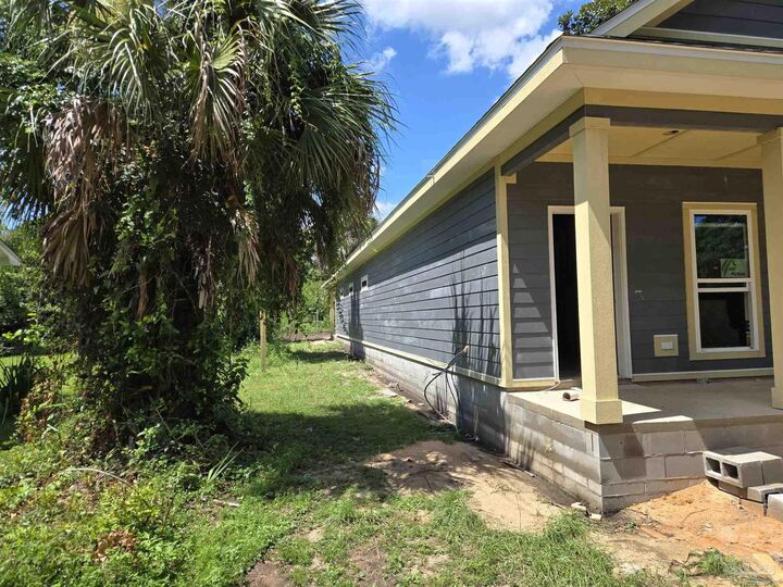 Property Photo: 110 E Bobe St FL 32503