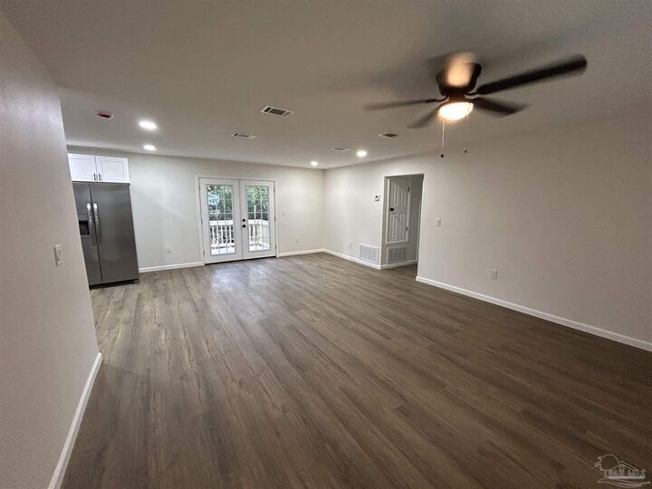 Property Photo: 1505 N 72nd Ave FL 32506