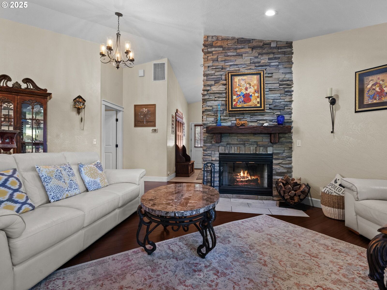 Property Photo: 29530 Hodsdonsdale Ln OR 97402