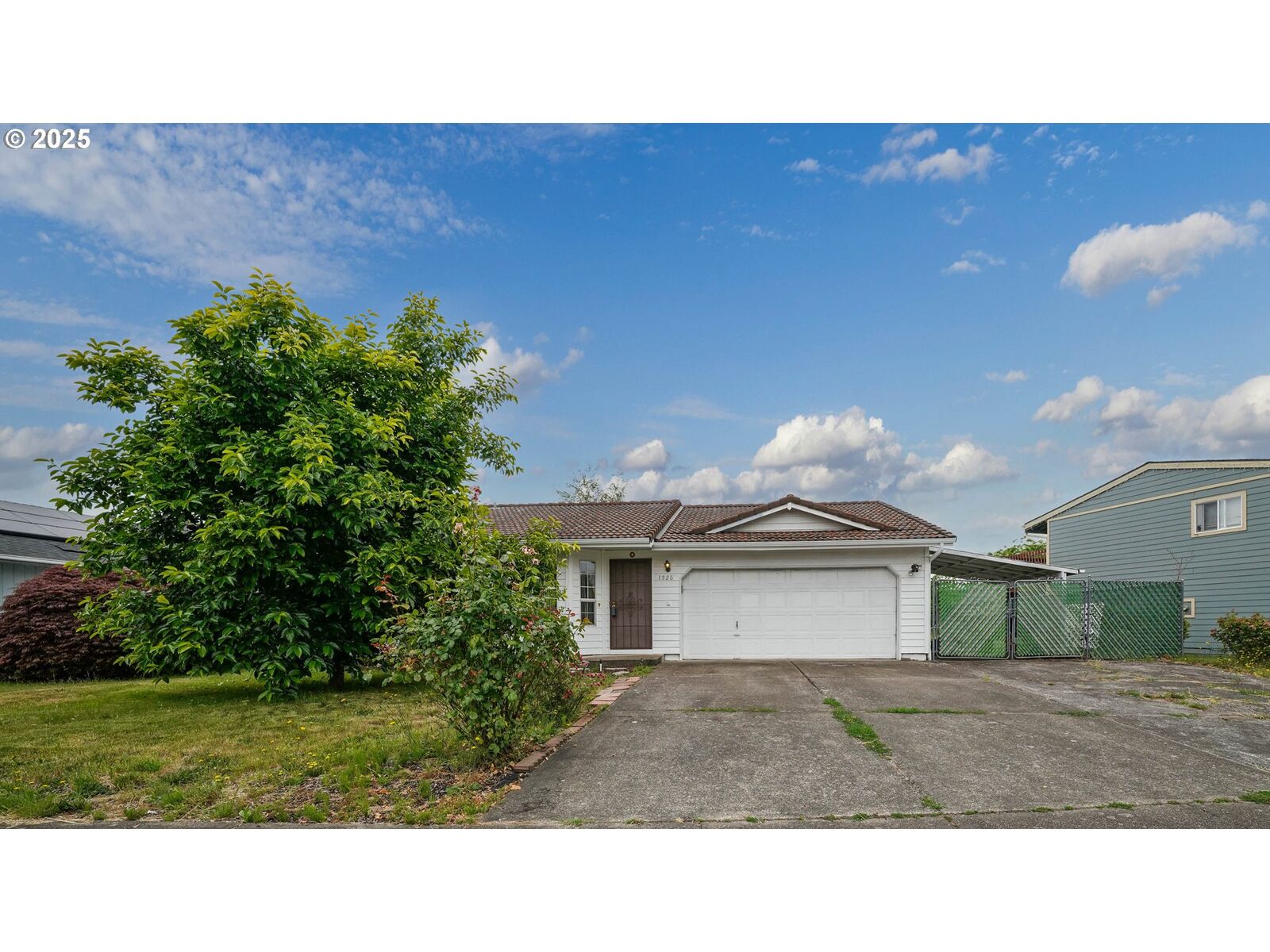 Property Photo: 1526 Royalty Dr OR 97301