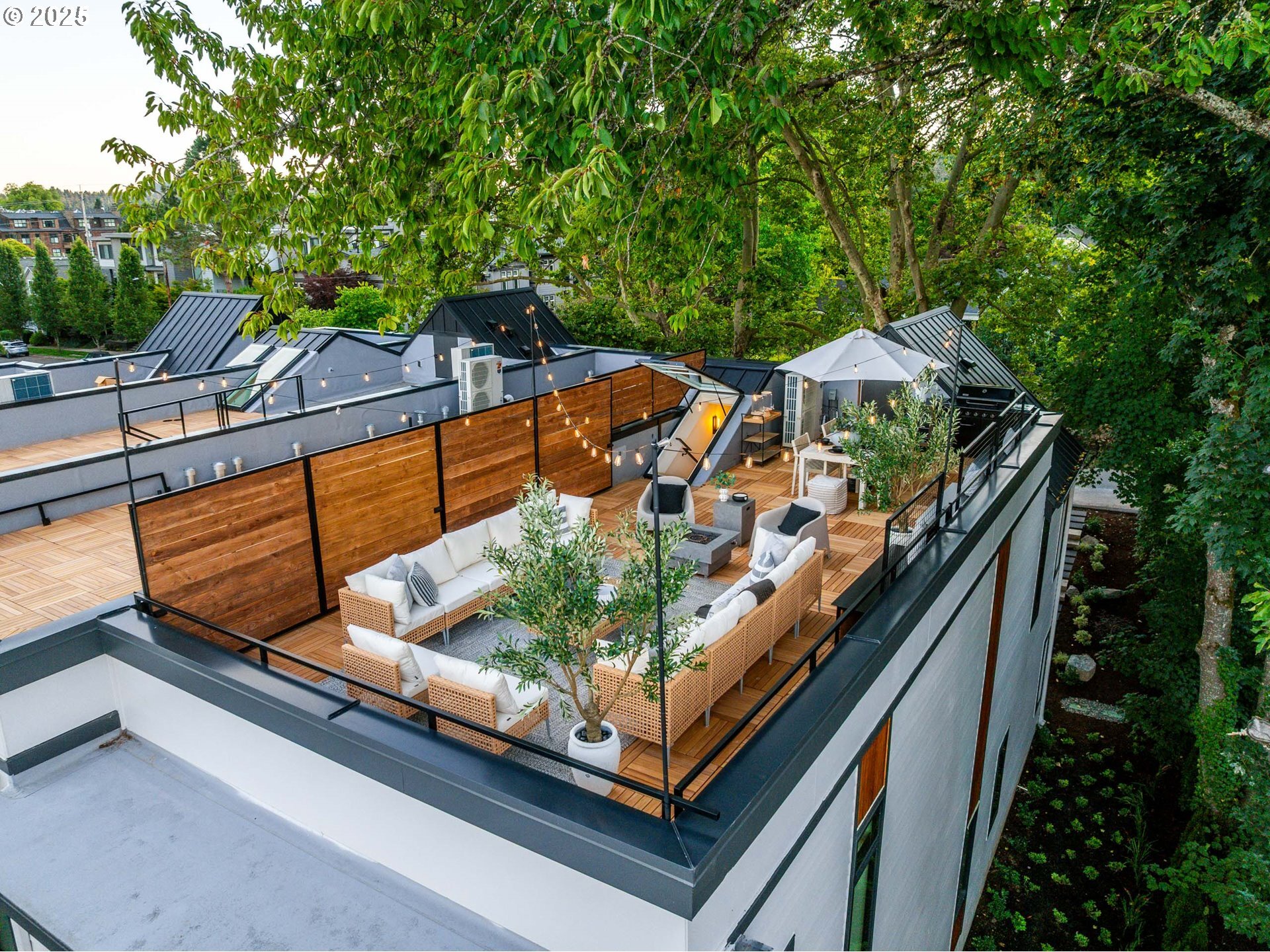 Property Photo:  707 1st St  OR 97034 