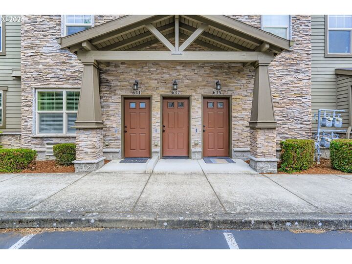 Property Photo:  637 NE Garswood Ln  OR 97006 