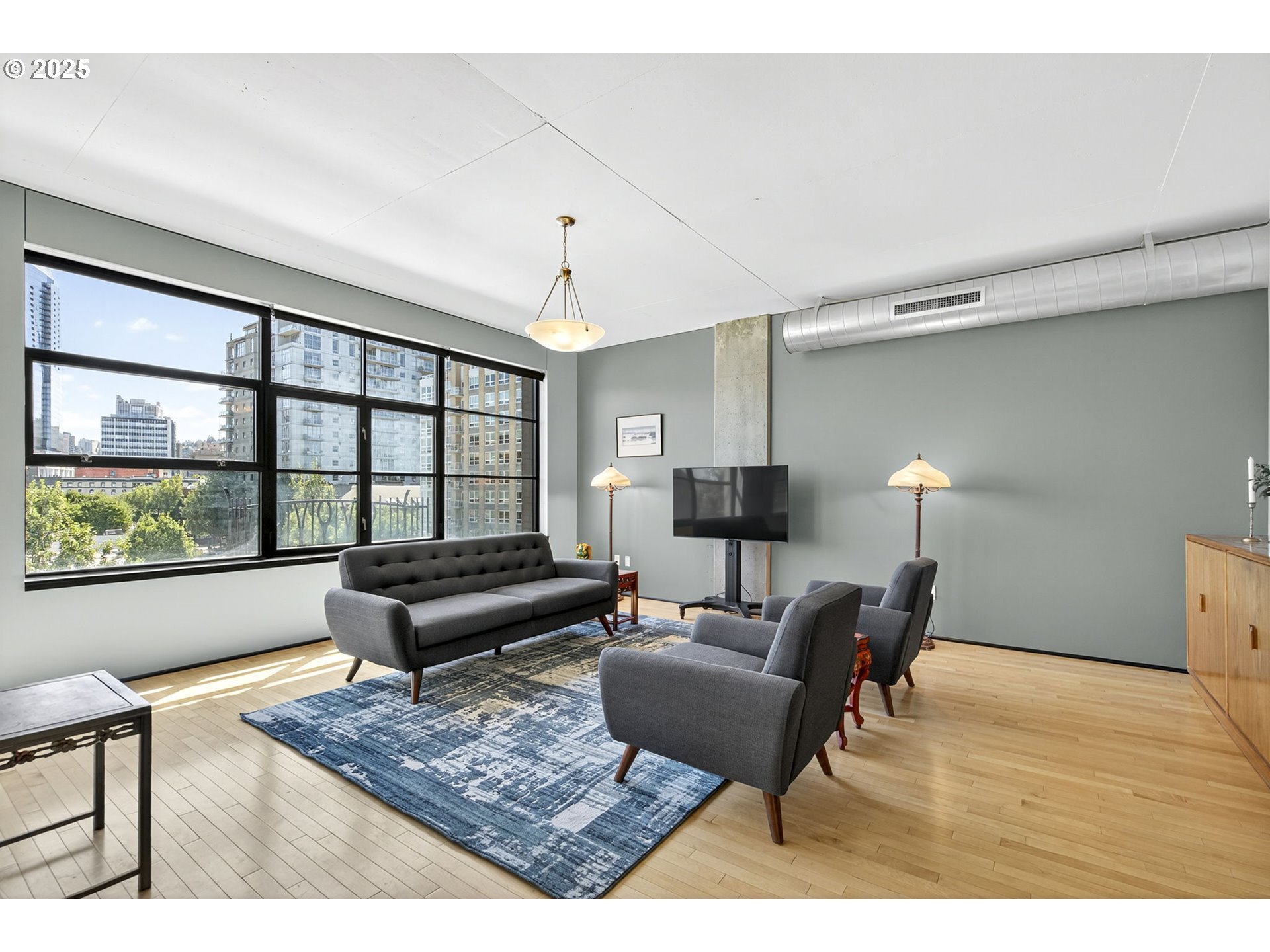 Property Photo: 333 NW 9th Ave OR 97209