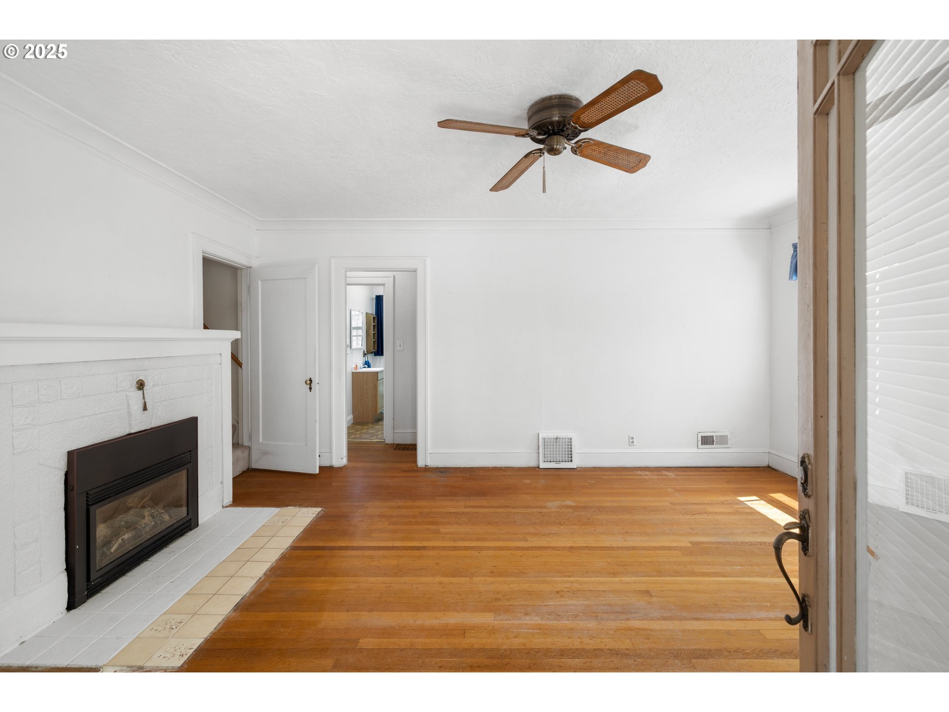 Property Photo: 6040 N Omaha Ave OR 97217