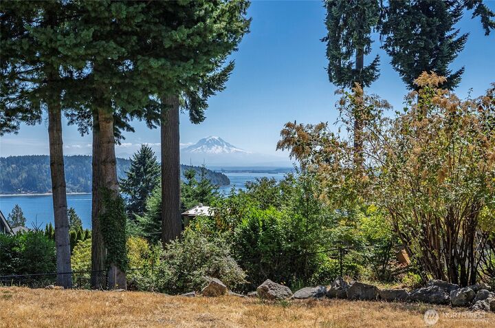 11203  Hallstrom Drive NW  Gig Harbor WA 98332 photo
