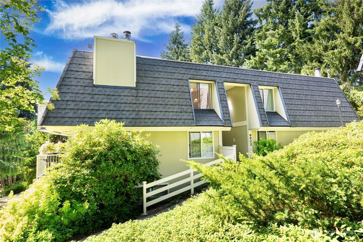 Property Photo: 9902 NE 124th St 1202 WA 98034