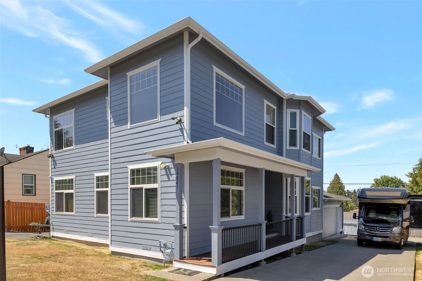 Property Photo:  10821  Crestwood Drive S  WA 98178 