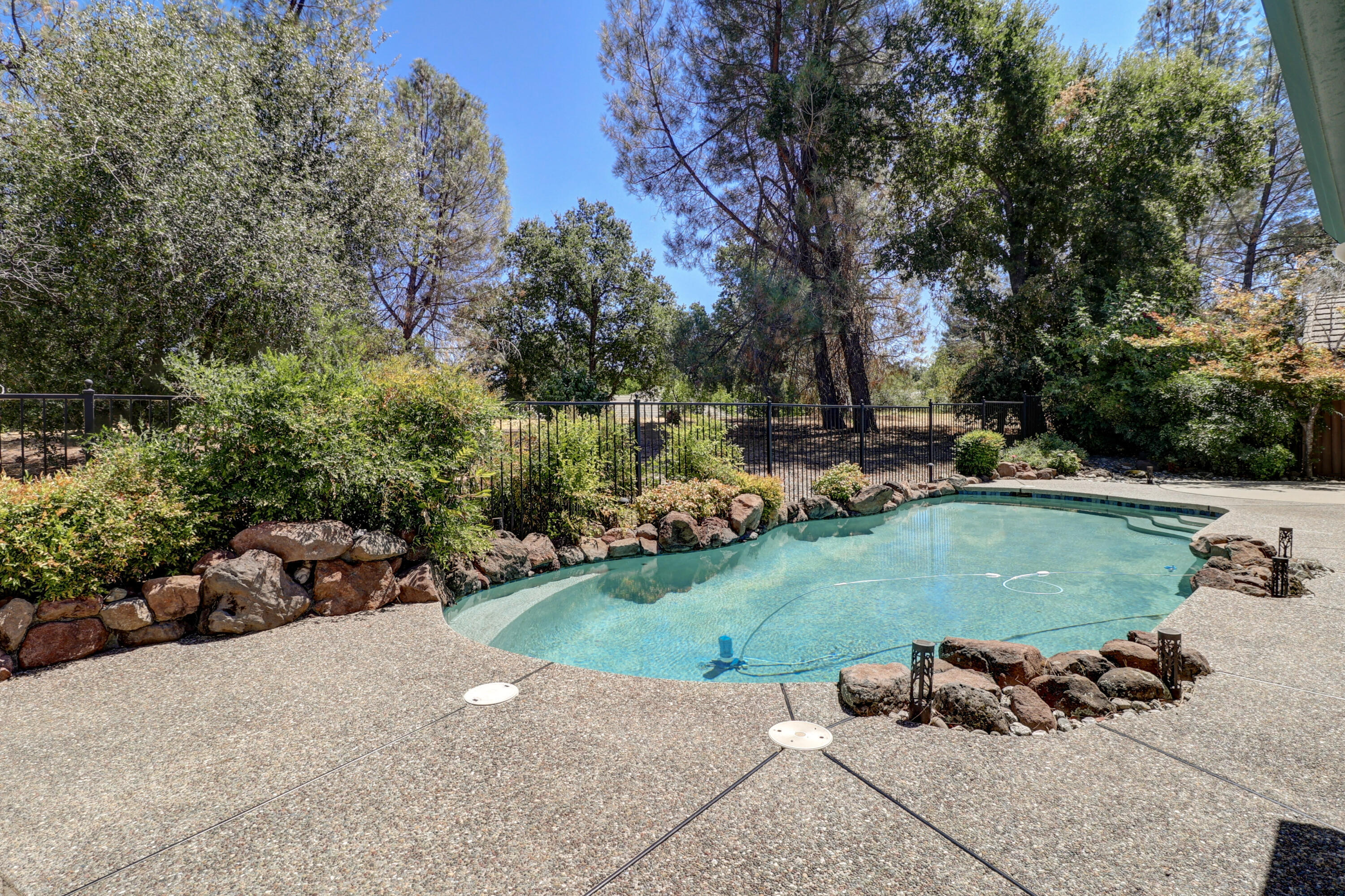 Property Photo: 5537 Indianwood Drive CA 96001