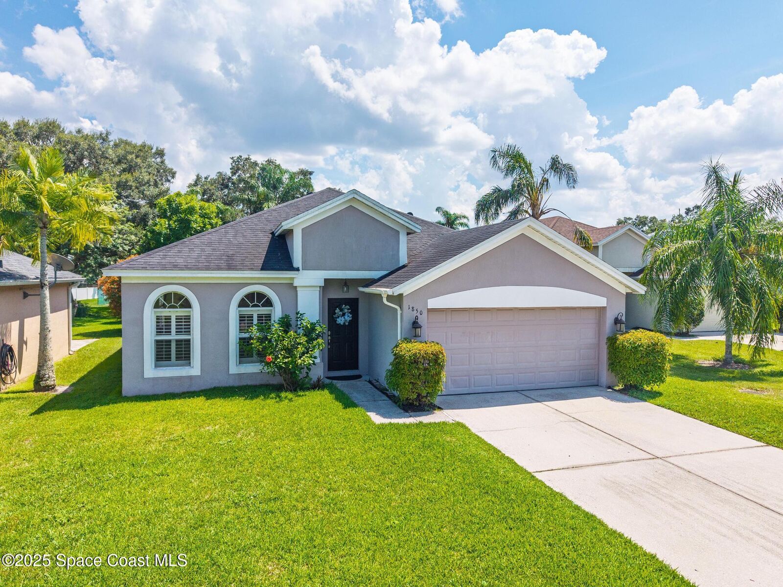 Property Photo:  1850 Emerald Green Circle  FL 32765 