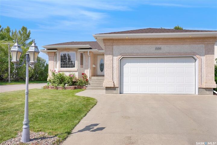 Property Photo:  1550 Athabasca Street W  SK S6H 7K4 