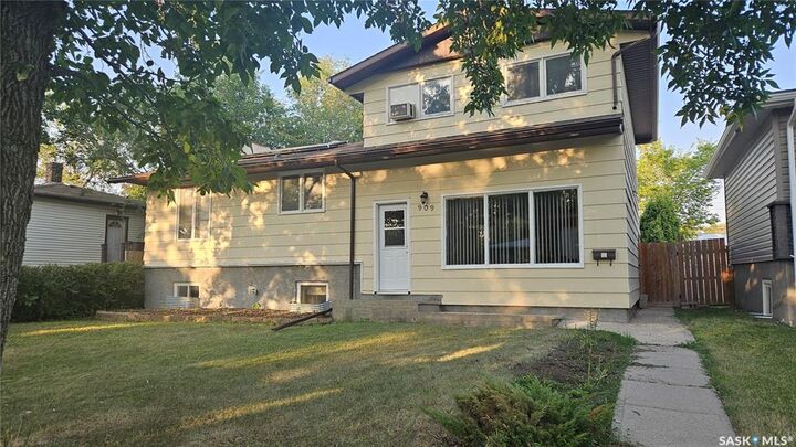 909 Forget Street  Regina SK S4T 4X7 photo