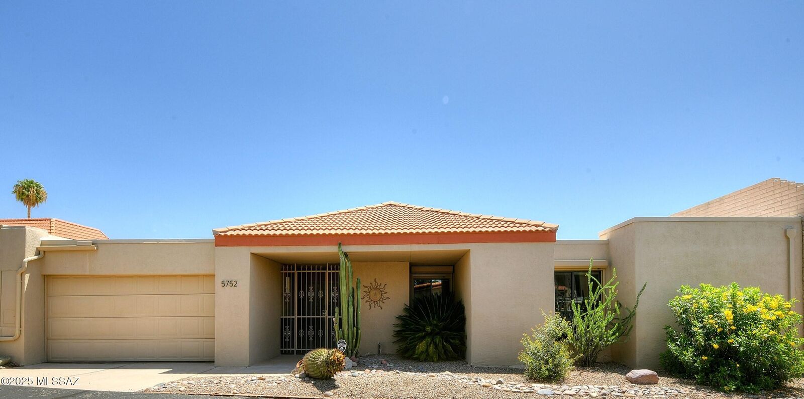 Property Photo: 5752 N Camino De Las Estrellas AZ 85718