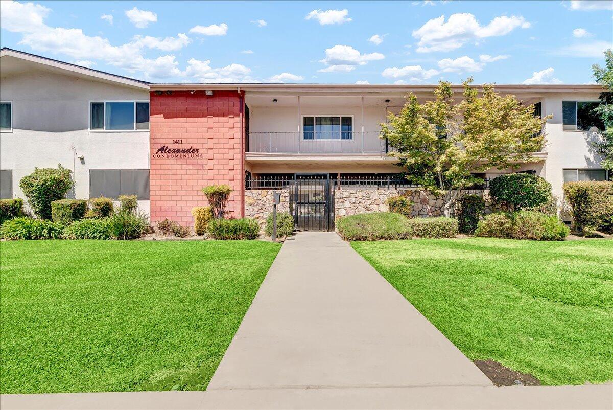 Property Photo: 1411 S Divisadero Street 1 CA 93277