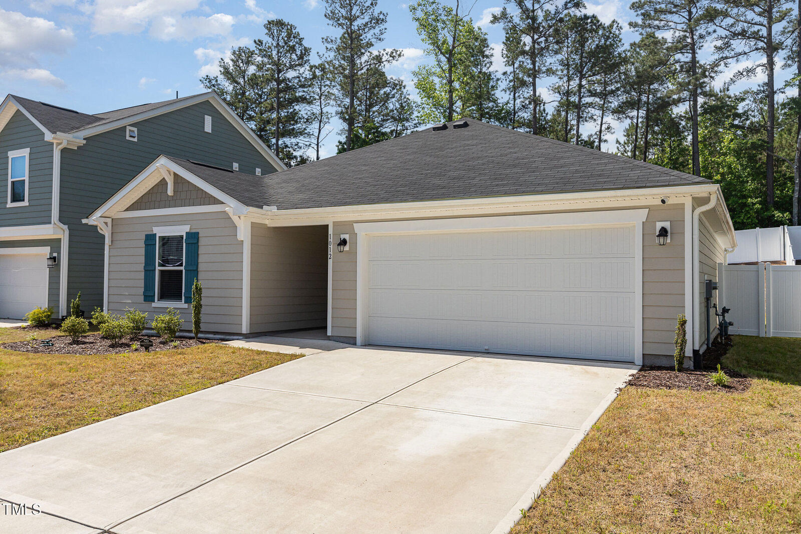 Property Photo: 1012 Ringhill Bluff Drive NC 27704