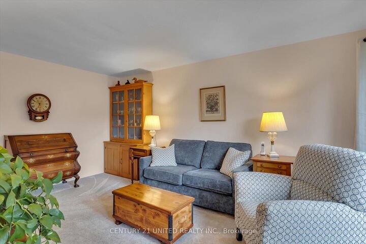 Photo de la propriété: 1087 Barnardo Avenue ON K9H 5W9