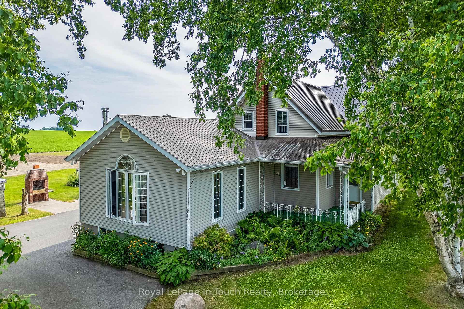 Photo de la propriété: 113 Concession 17 Road W ON L9M 0P4