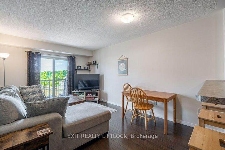 Property Photo:  312 Spillsbury Drive 303  ON K9K 0B6 