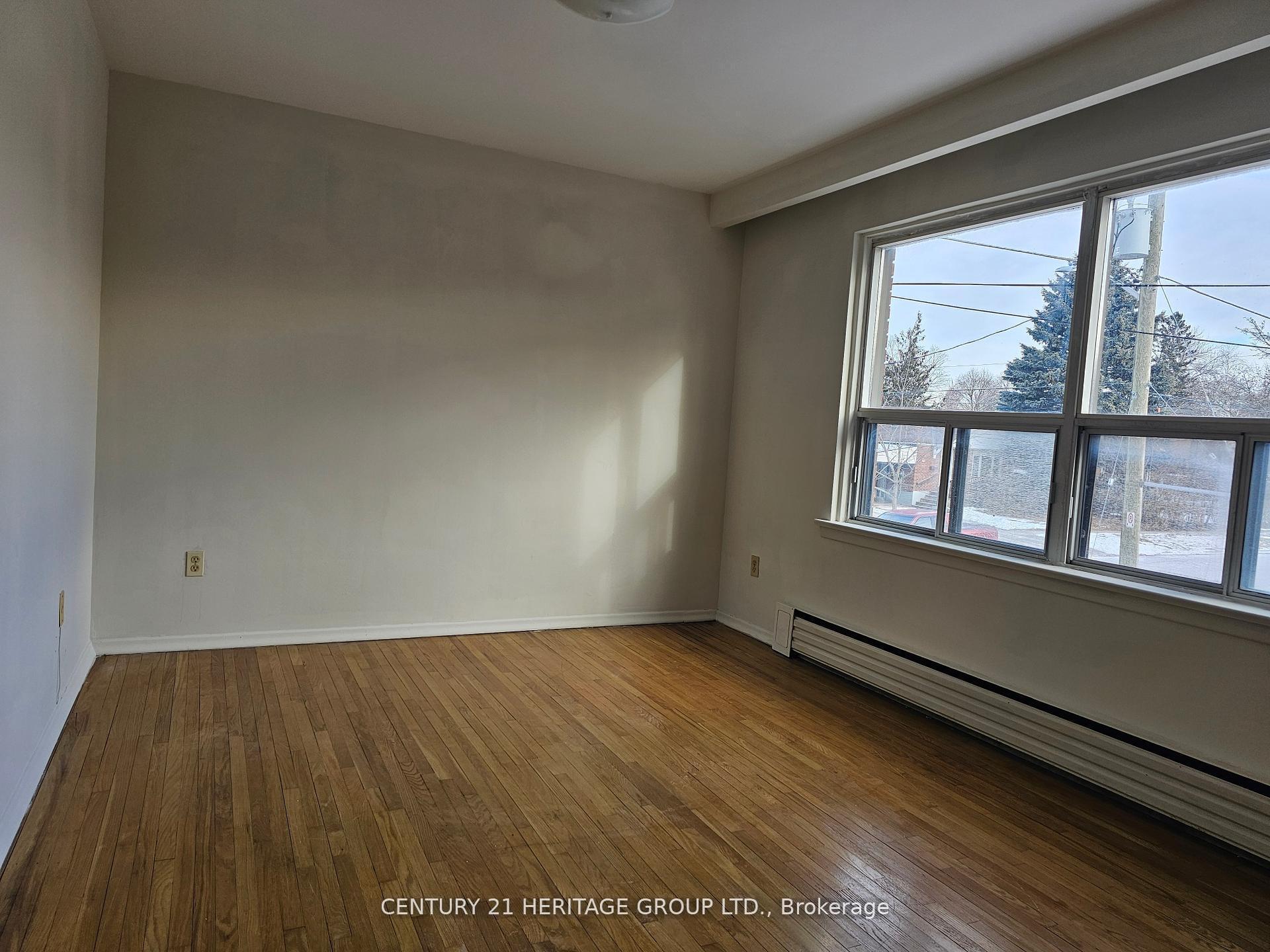 Property Photo: 423 Pharmacy Avenue 3 ON M1L 3G5