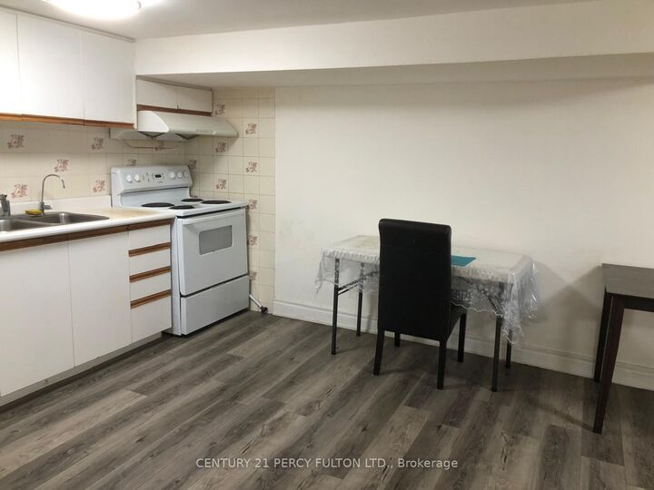 Property Photo:  21 Ivanhoe Court Bsmt  ON M1R 3G8 