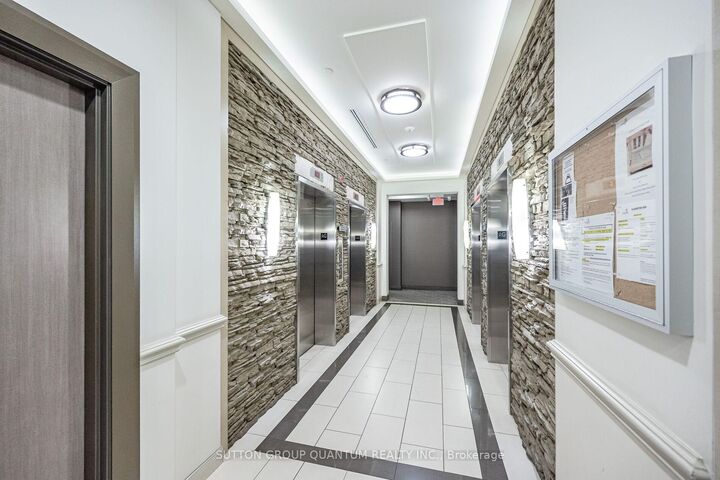 Property Photo:  35 Saranac Boulevard 216  ON M6A 2G4 