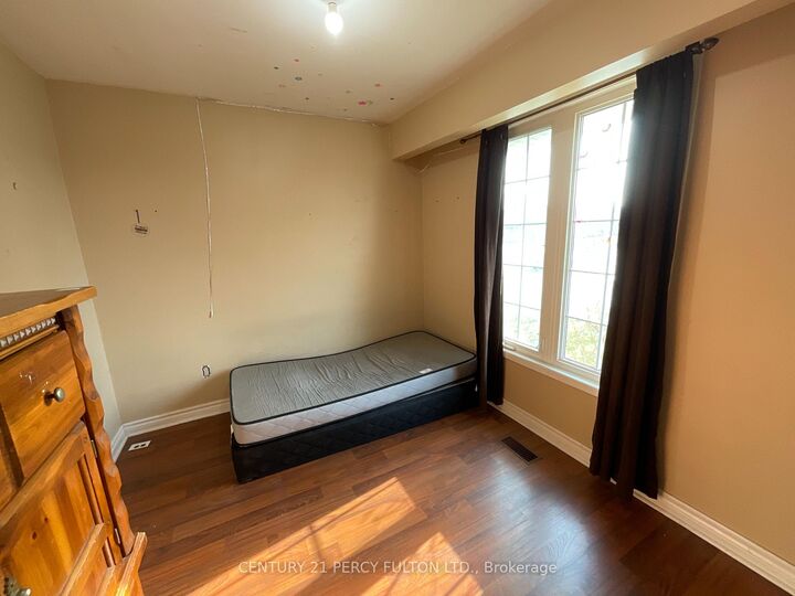 Property Photo: 2 Trelawn Parkway E ON L3C 1W3