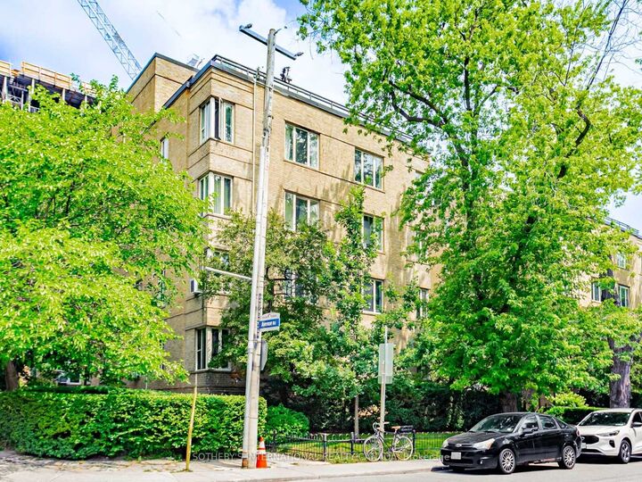 Property Photo: 150 Farnham Avenue 426 ON M4V 1H5