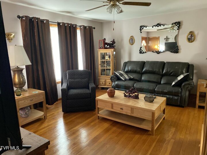 Property Photo: 400 Kaywood Avenue TN 37645