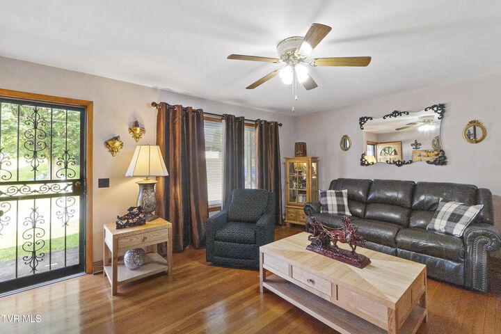 Property Photo:  400 Kaywood Avenue  TN 37645 