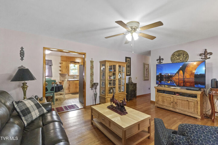 Property Photo: 400 Kaywood Avenue TN 37645