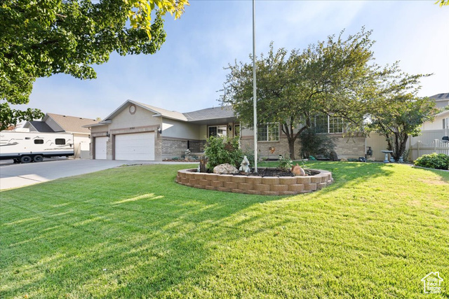 Property Photo: 9182 S Wisteria Way UT 84081