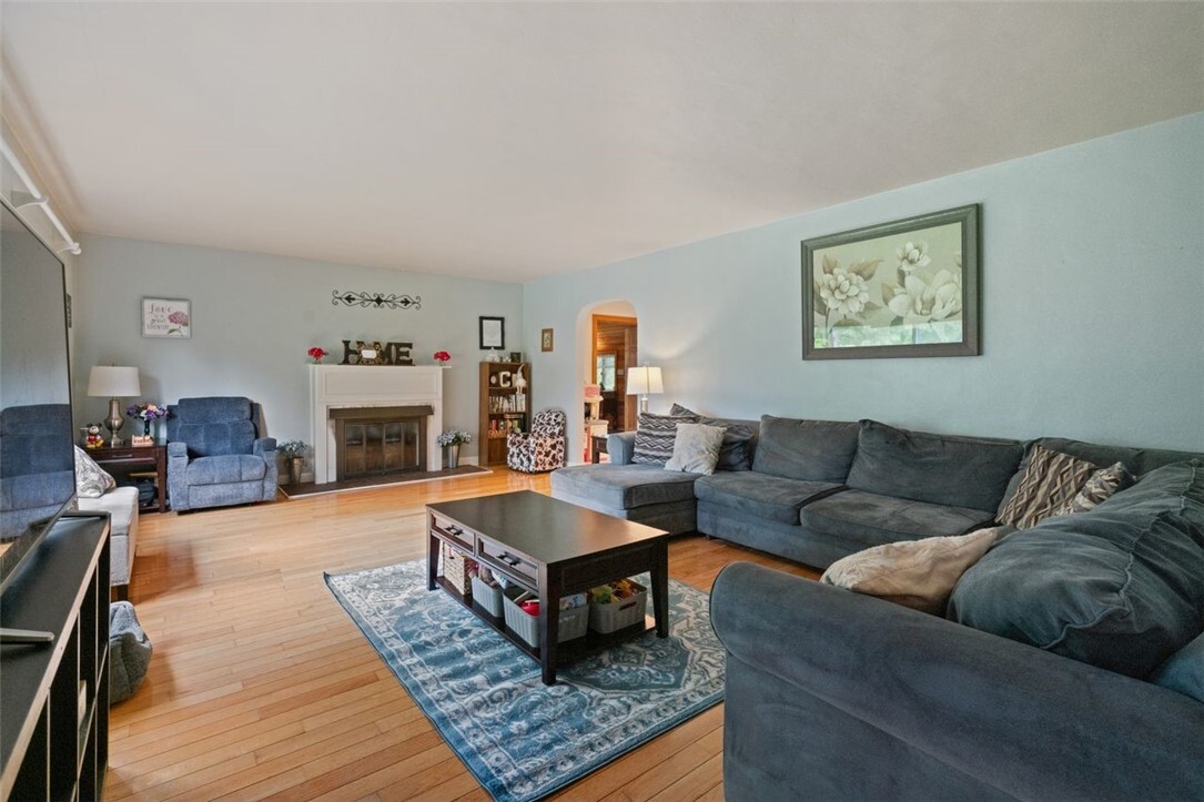 Property Photo: 620 Briarcliff Dr PA 15001