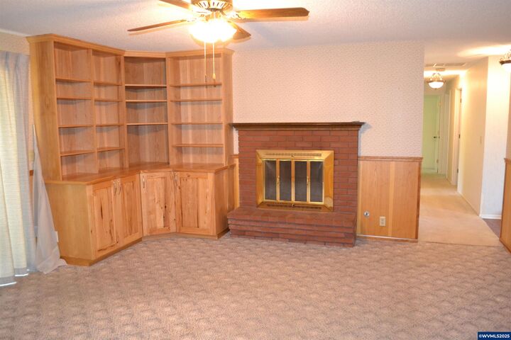 Property Photo:  2007 Joseph St S  OR 97302 