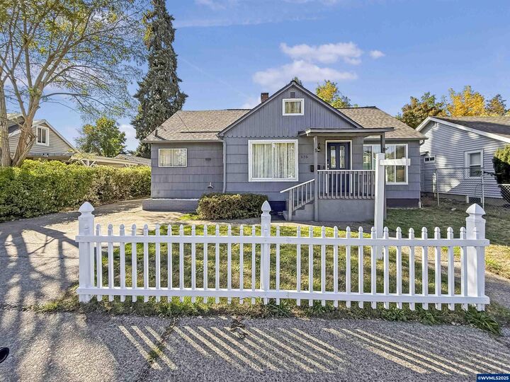 Property Photo:  575 25th St SE  OR 97301 