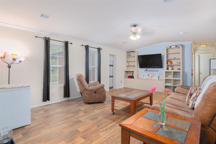Property Photo: 107 Deep Woods Drive TX 78155