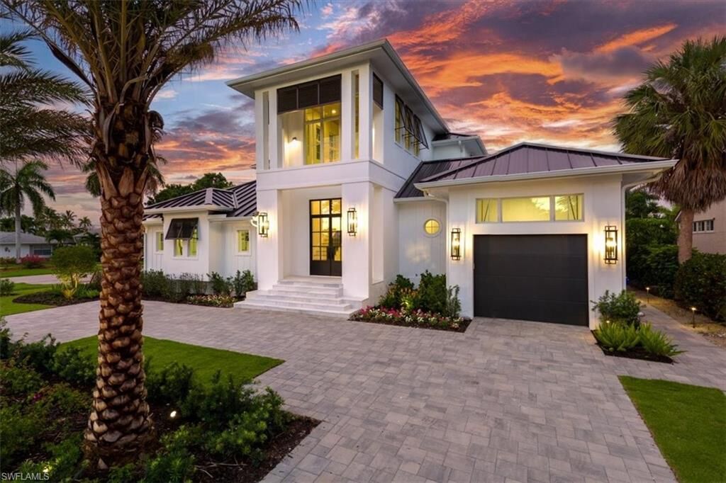 Property Photo:  1645 Bonita Ct  FL 34102 