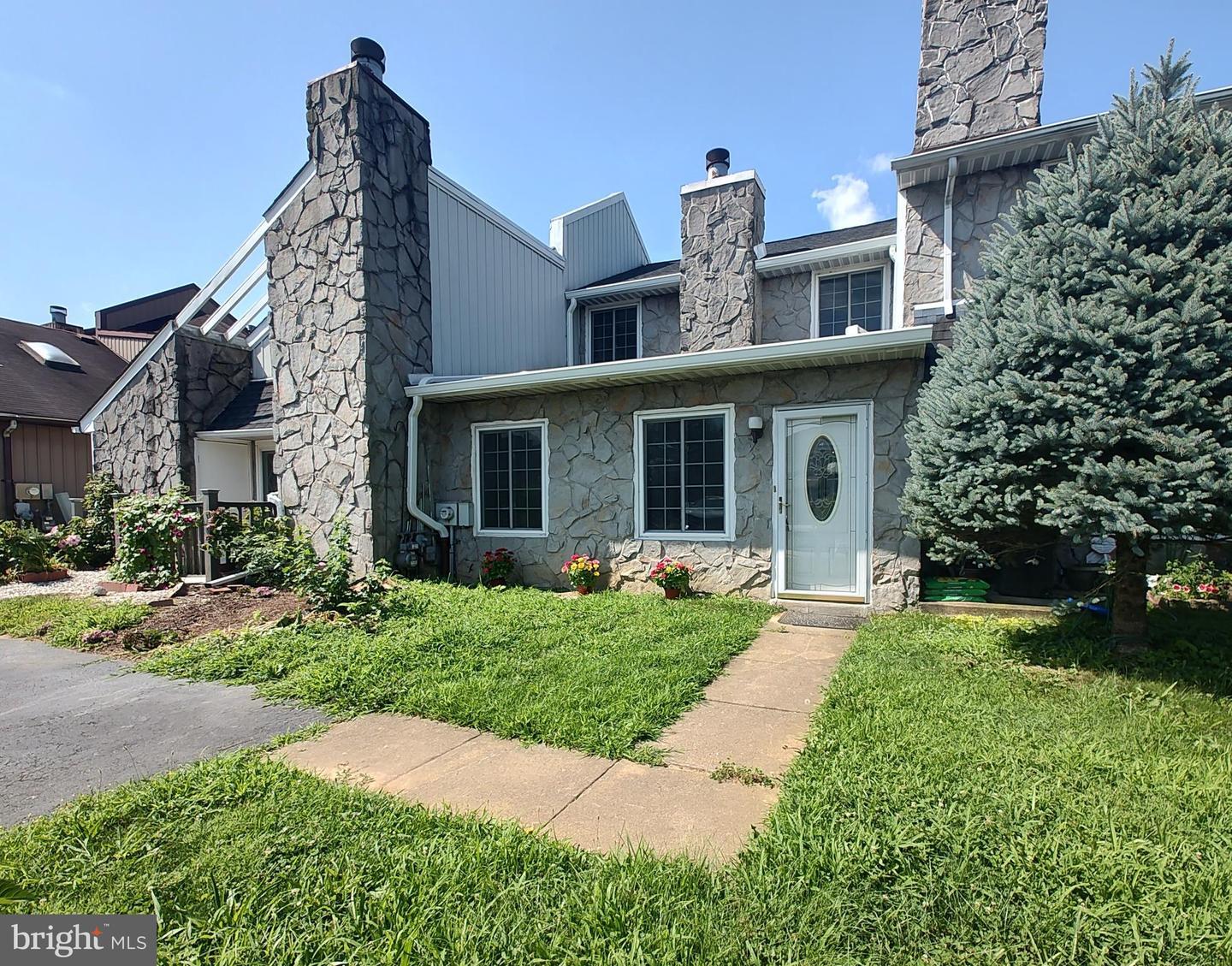 Property Photo: 1724 Nathaniel Drive PA 19116