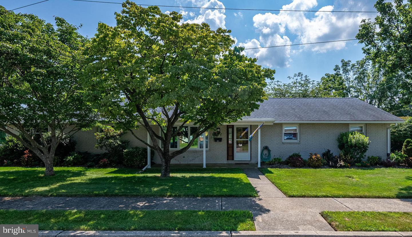 Property Photo: 25 Radcliff Road PA 19567