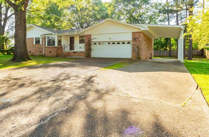 Property Photo:  1 Foxboro Cv  AR 72076 