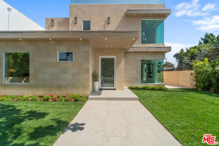 Property Photo:  11622 Charnock Rd  CA 90066 