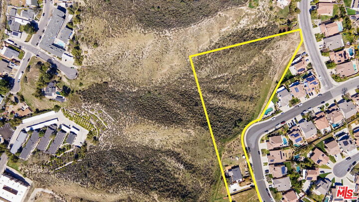 Property Photo:  17366 Sierra Hwy  CA 91351 