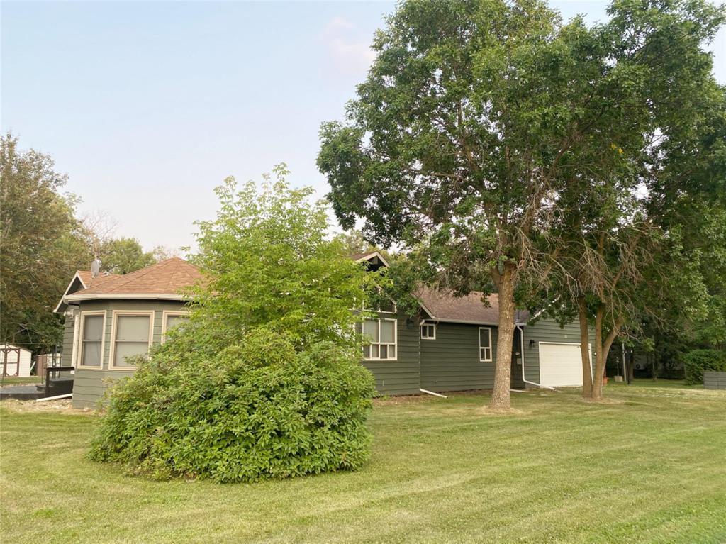 Property Photo:  44 Mansfield Street  MB R0C 2B0 