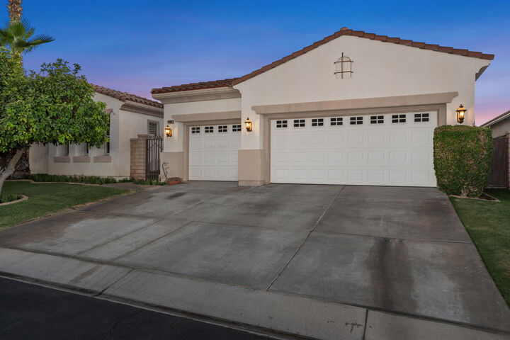 Property Photo:  44865 Via Alondra  CA 92253 