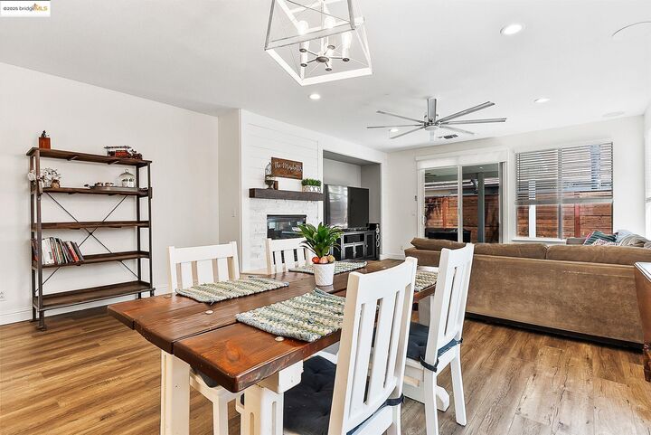 Property Photo: 328 Fareham Ct CA 94505