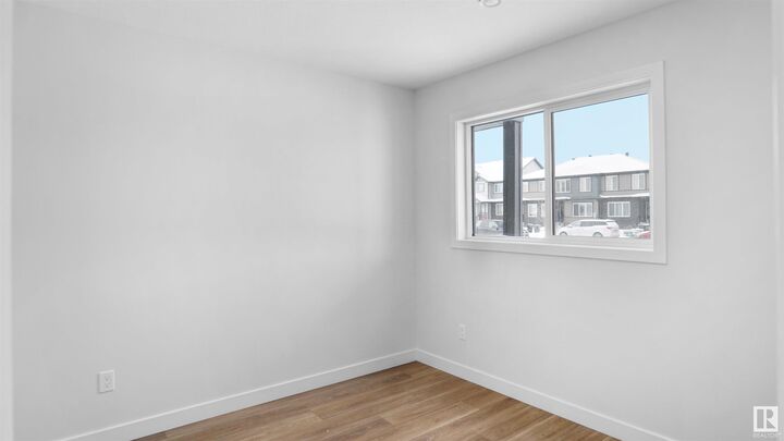 Photo de la propriété: 645 176 Avenue NE AB T5Y 4G1