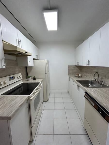 Property Photo:  185 Fanshaw E  FL 33434 