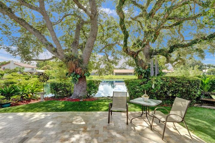 6130 Portsmouth Ln  Davie FL 33331 photo