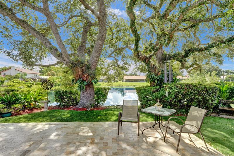 Property Photo:  6130 Portsmouth Ln  FL 33331 