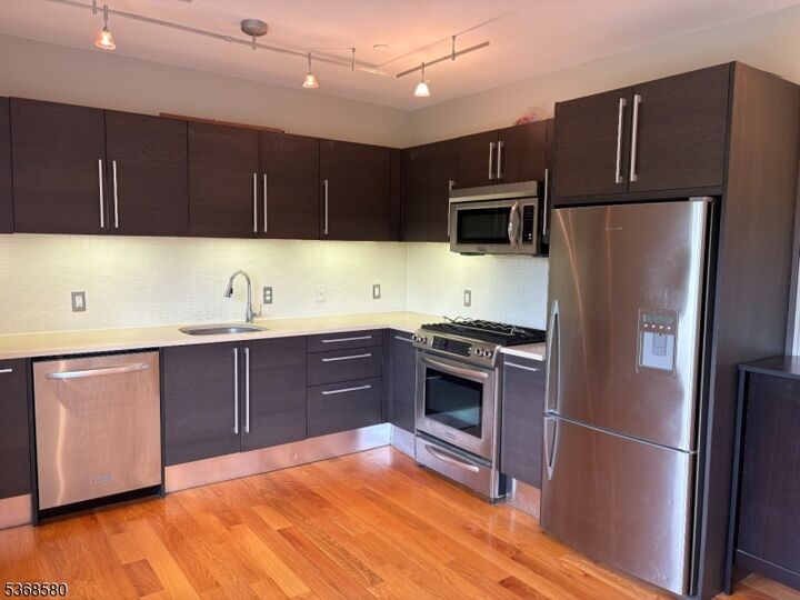 Property Photo:  268 Main St, Unit 1  NJ 07940 